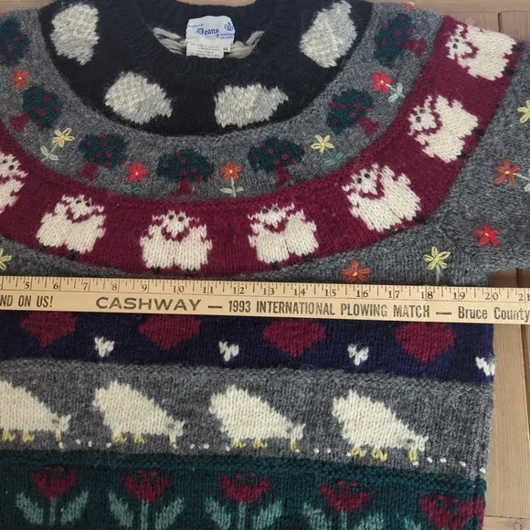 Vintage Deans of Scotland Shetland Wool Sweater Farm Animals Sheep Cows Hearts - Picture 8 of 9